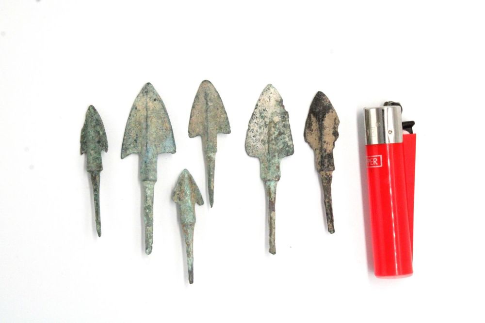 Lot 152: A Lot of 6 Luristan Bronze Arrowheads from...