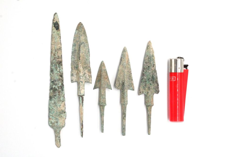 Lot 153: A Lot of 5 Luristan Bronze Arrowheads from...