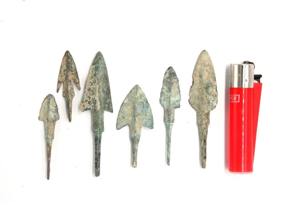 Lot 157: A Lot of 6 Luristan Bronze Arrowheads from...