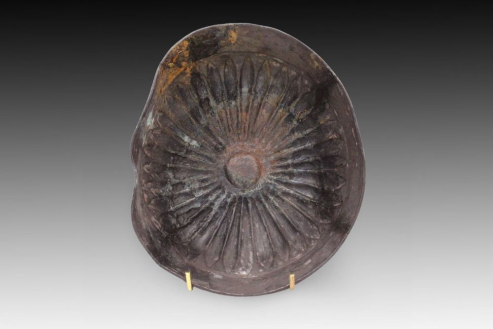 Lot 173: An Ancient Greek Silver Bowl from the 4th-...