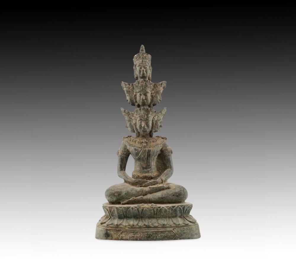 Lot 201: A Chinese Buddhist Statue from the 20th Century