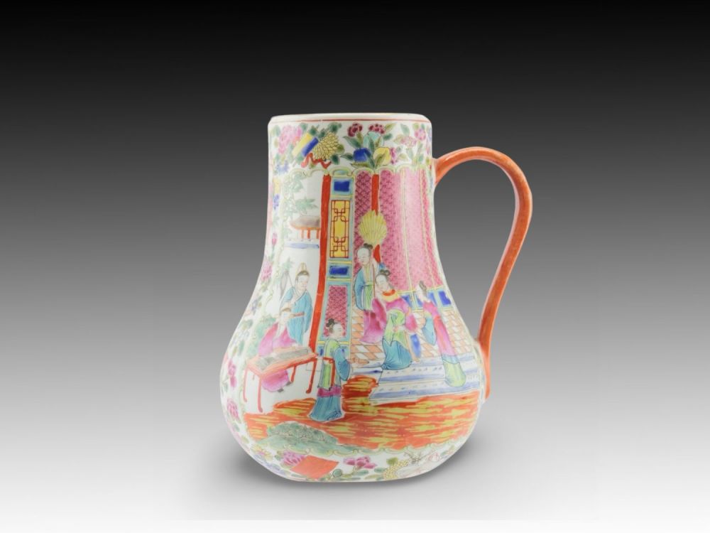 Lot 206: A Chinese Jiaqing Style Jug from the 19th-20th...