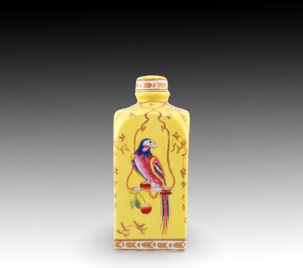 Lot 216: A Chinese Funeral Flask from the 19th Century...