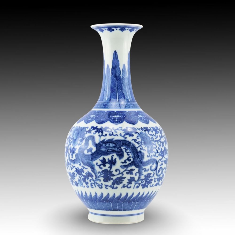 Lot 218: A Chinese Dragon Vase from the 20th Century...