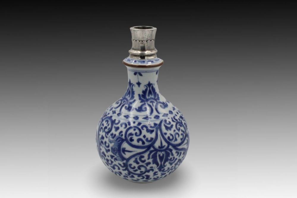 Lot 235: A Chinese Blue & White Vase or Hookah...