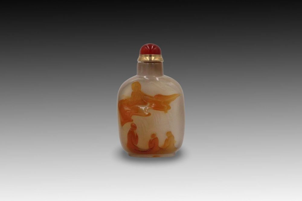 Lot 241: A Chinese Agate Carved Snuff Bottle