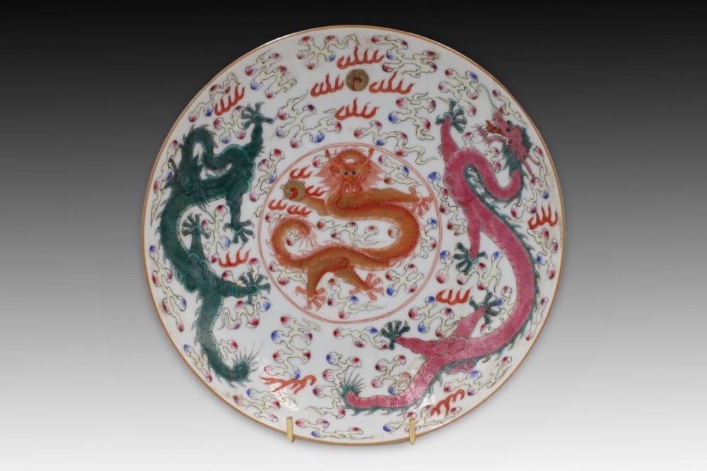 Lot 255: A Chinese Enamel Porcelain Handmade Gilded Plate with...