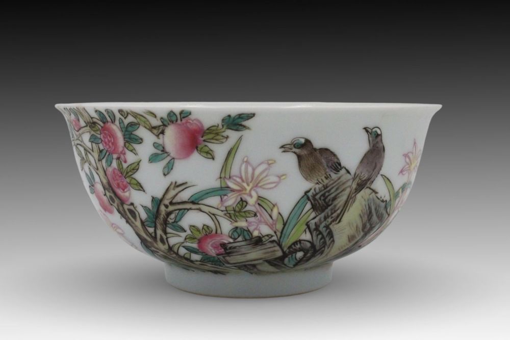 Lot 256: A Chinese Enamel Porcelain Bowl with a Beautiful...