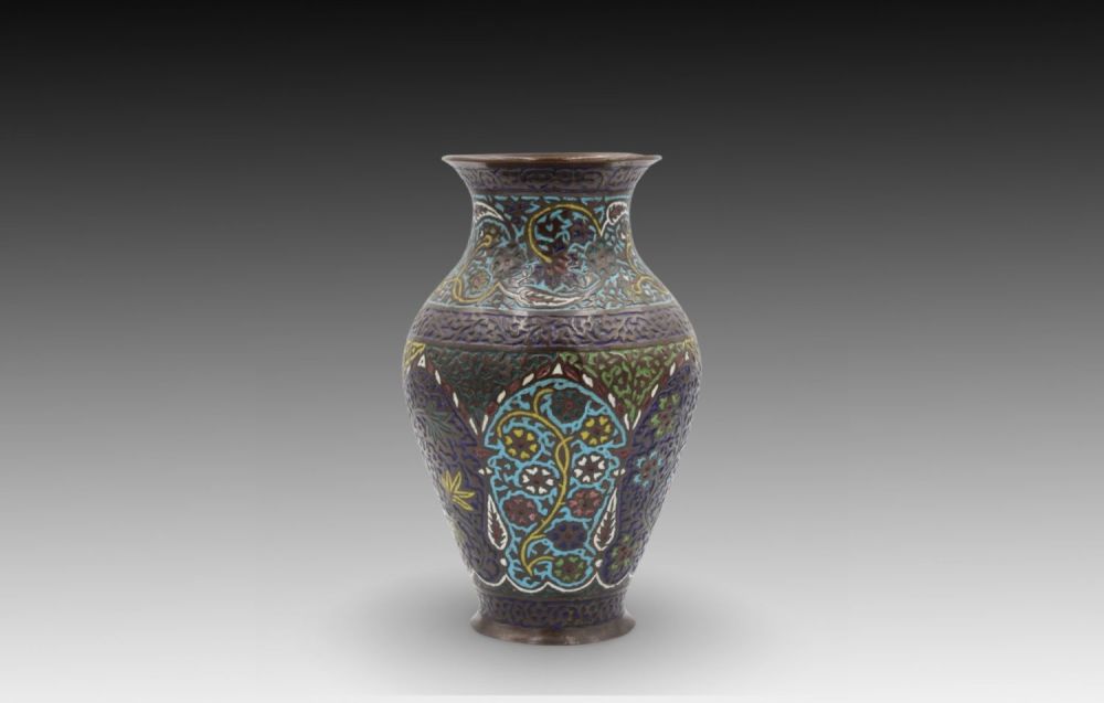 Lot 276: An Indian Kashmiri Vase from the Late 18th...