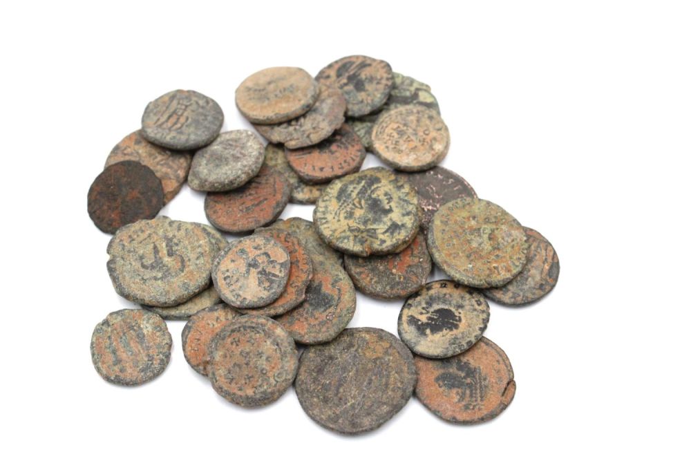 Lot 370: A Lot of 30 Roman Bronze Coins from...