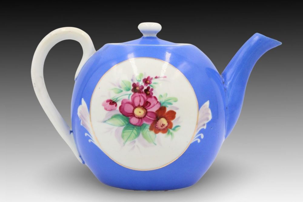 Lot 381: A Russian Gardner Porcelain Teapot from the 19th...