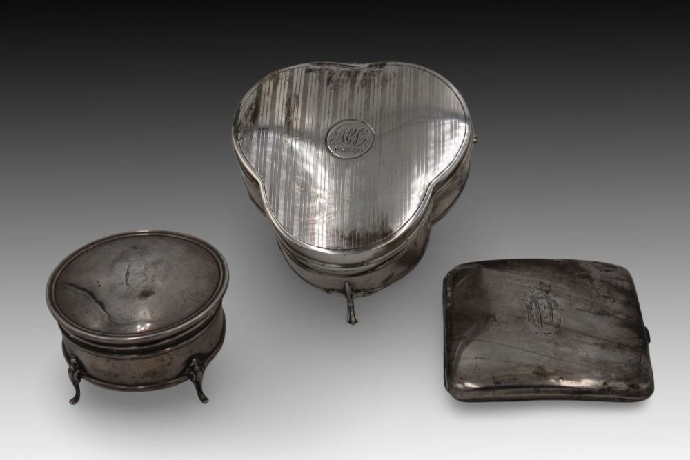 Lot 389: A Lot of Silver Boxes.