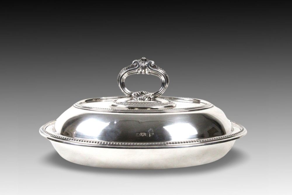 Lot 413: A Walker & Hall Chester Silver Entrée Dish...