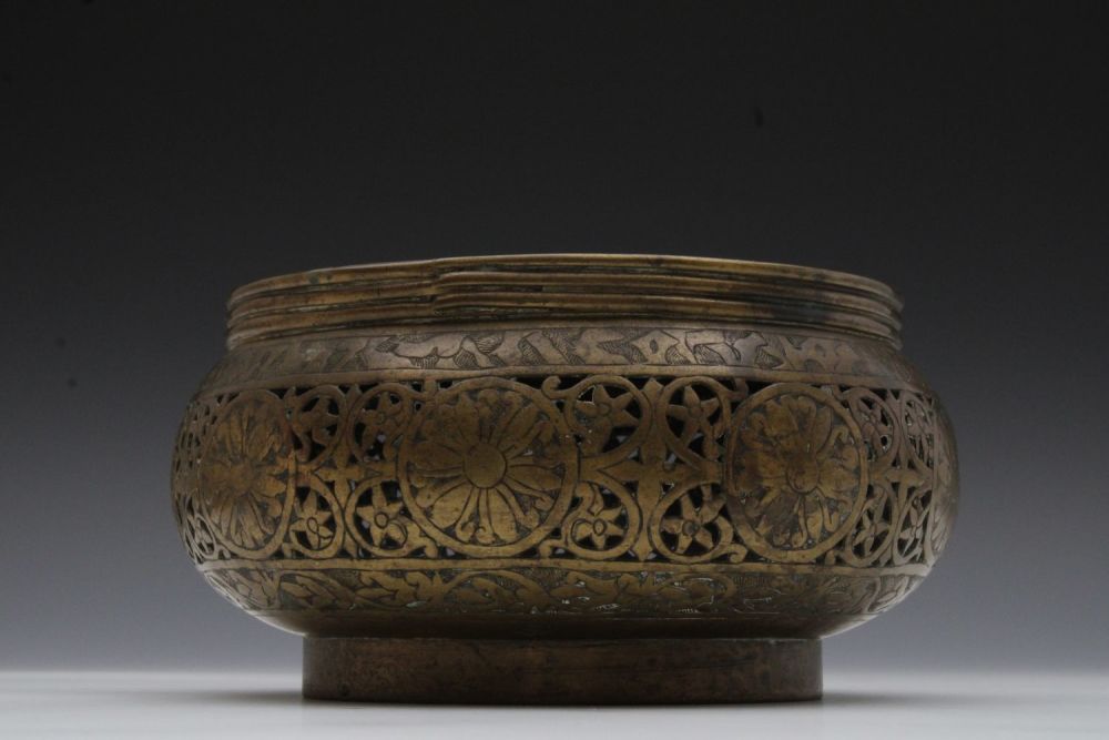 Lot 162: An Indian Bronze Bowl from the 19th Century...