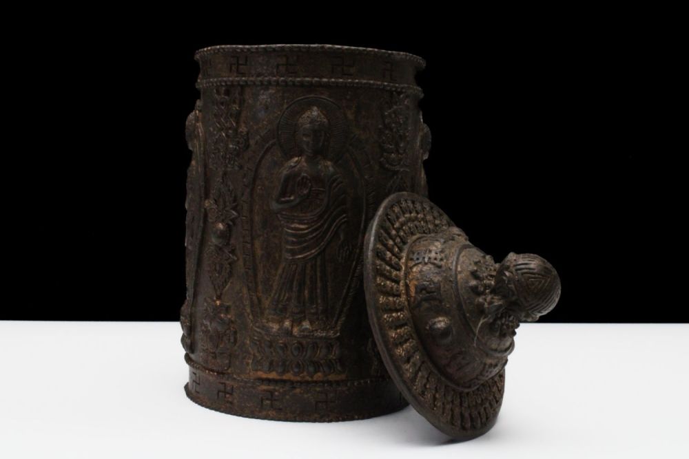 Lot 194: A Chinese Tibetan Bronze Jewellery Box Depicting 4...