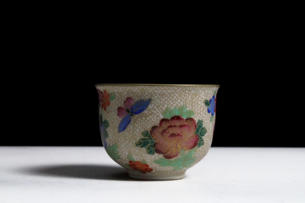 Lot 283: A Pair of Chinese Porcelain Miniature Bowls Depicting...