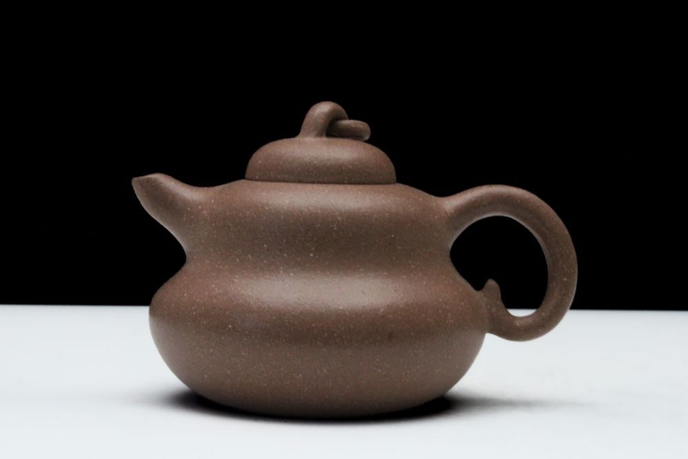 Lot 288: A Chinese Yixing Zisha Clay Tea Pot with...