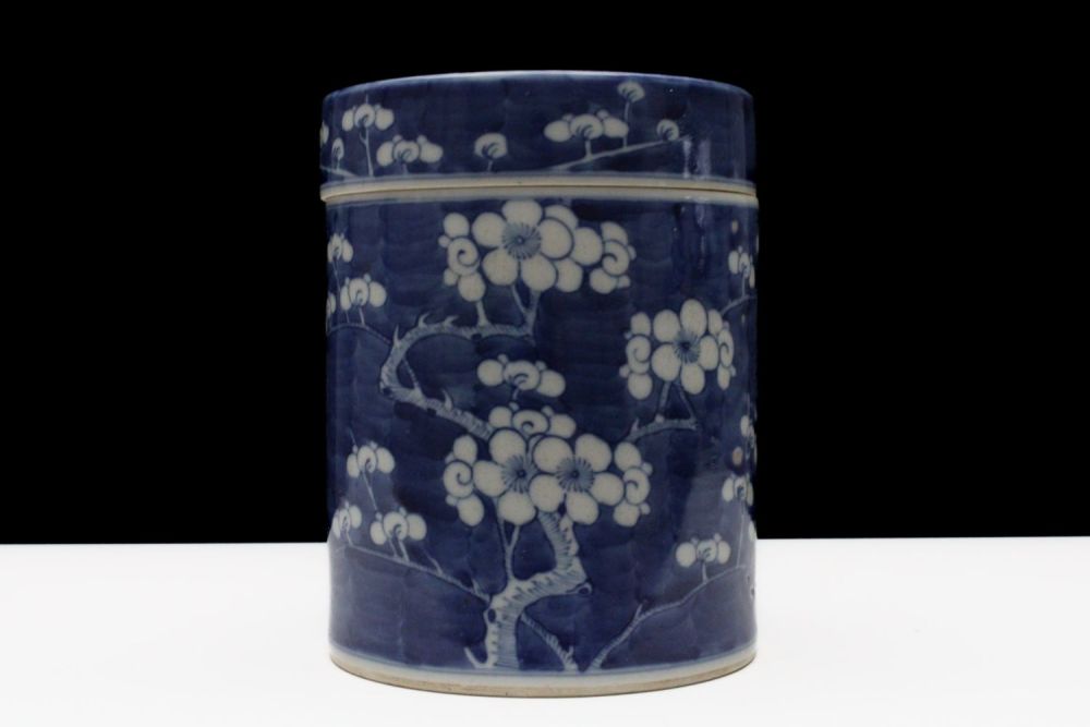 Lot 316: A Chinese Porcelain Blue & White Circular Box...