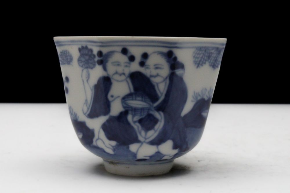 Lot 325: A Chinese Porcelain Blue & White Octagonal Cup...
