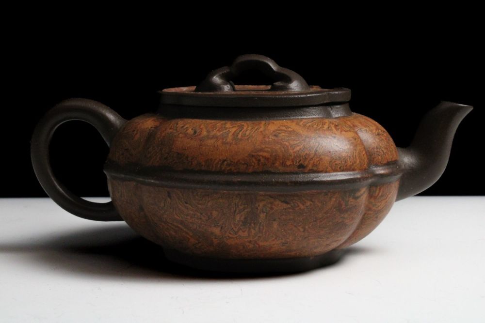 Lot 335: A Chinese Yixing Zisha Clay Teapot with Character...