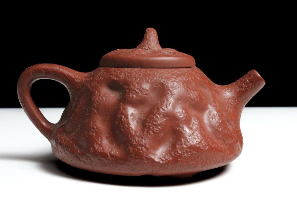 Lot 337: A Chinese Yixing Zisha Teapot with Character Marks...