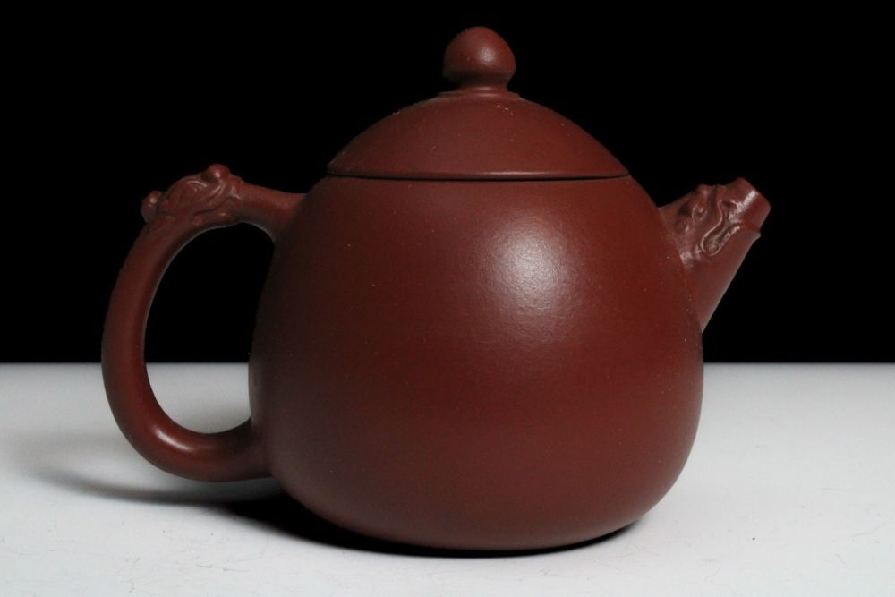 Lot 345: A Chinese Yixing Zisha Teapot with Character Marks...