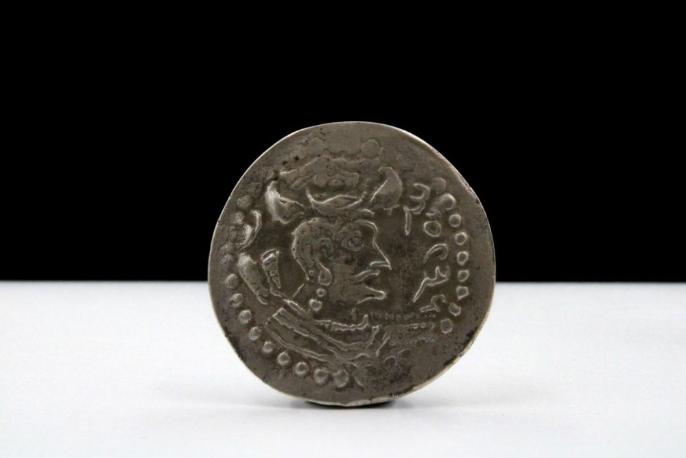 Lot 401: A Silver Hephthalite Dirham Coin from the Hunnic...
