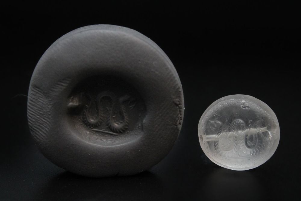 Lot 442: A Rock Crystal Scarab Gem Depicting a Snake.