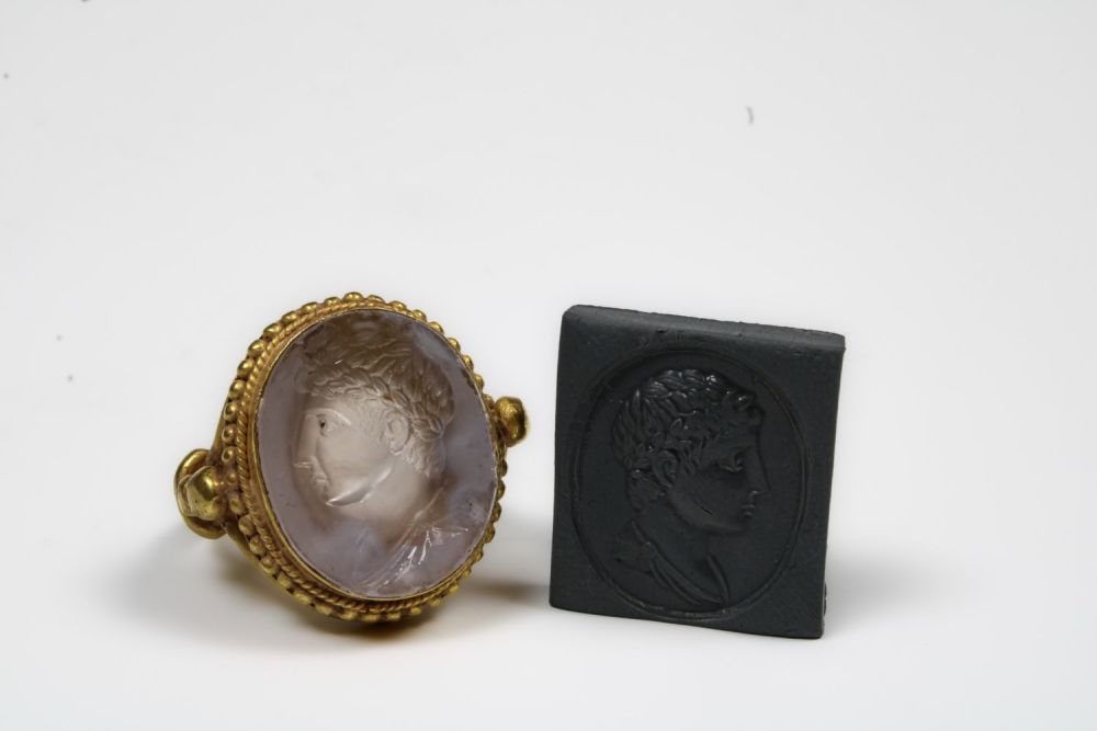 Lot 445: A Gold Ring with White Chalcedony Agate Intaglio...