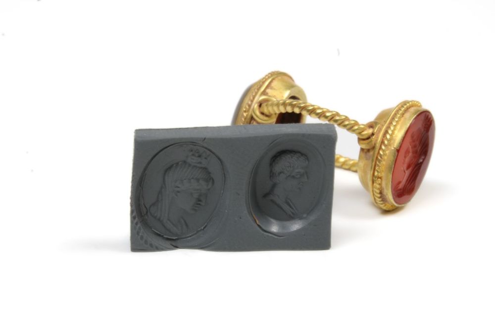 Lot 447: A Gold Double Headed Intaglio Ring Representing Tyne...