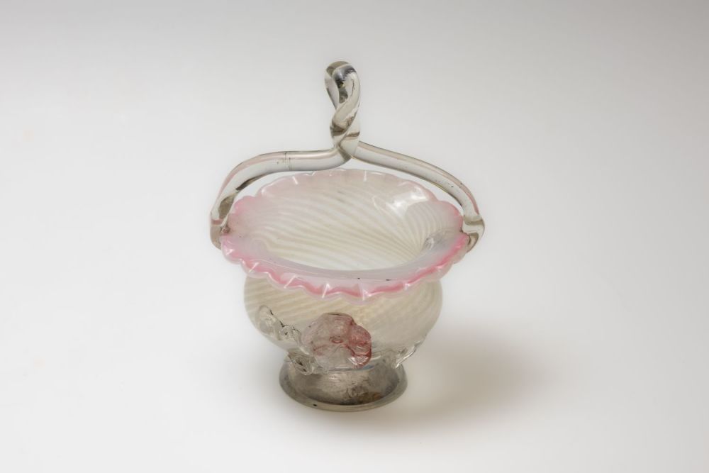 Lot 73: A Victorian Glass Basket from the 19th Century.