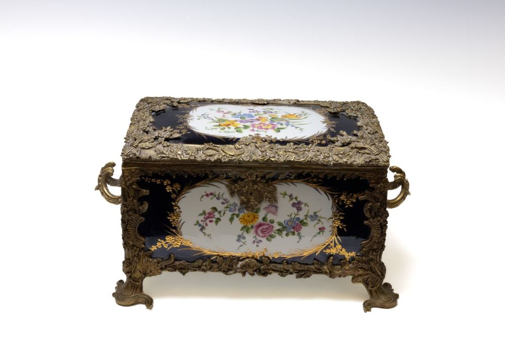 Lot 117: A Vintage Continental Porcelain & Bronze Box.