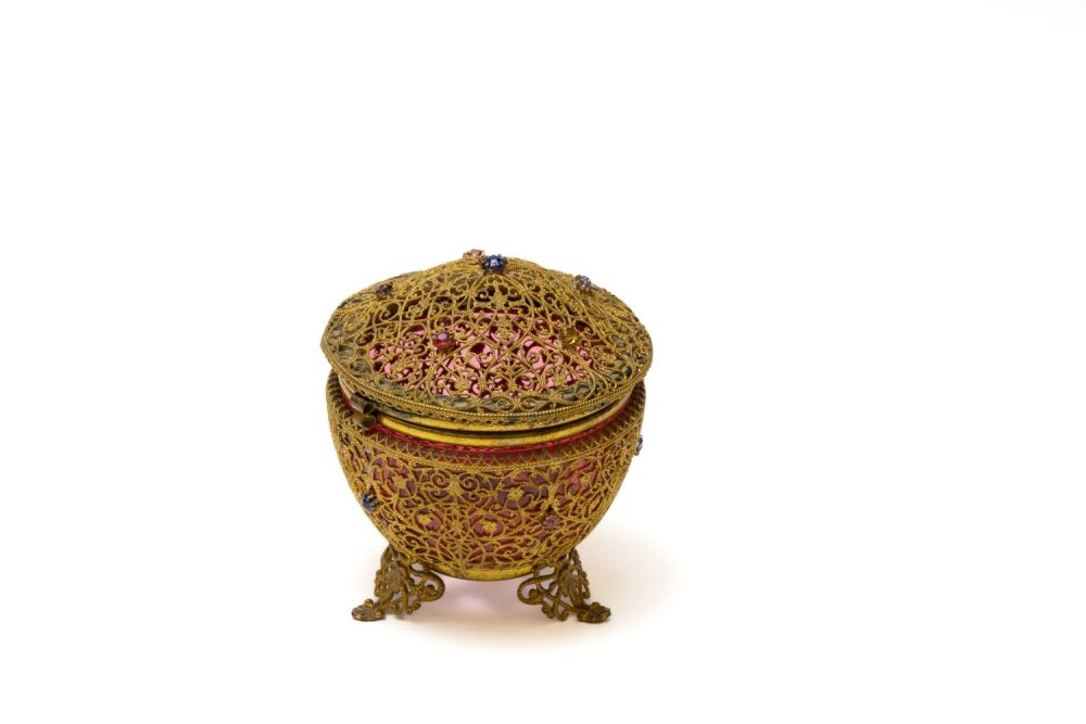 Lot 118: A Vintage Bohemian Glass & Filigree Gilted Metal...
