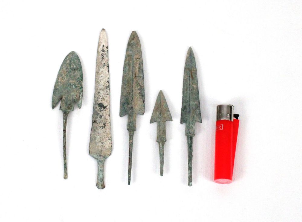 Lot 163: A Lot of 5 Luristan Bronze Arrowheads from...