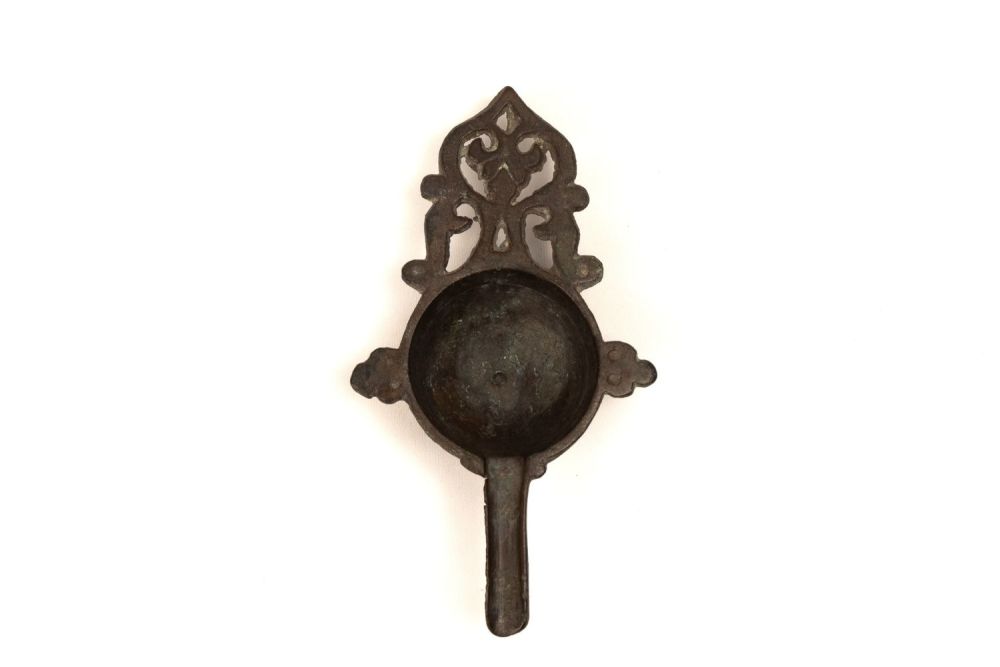 Lot 255: A Roman Bronze Oil Lamp.