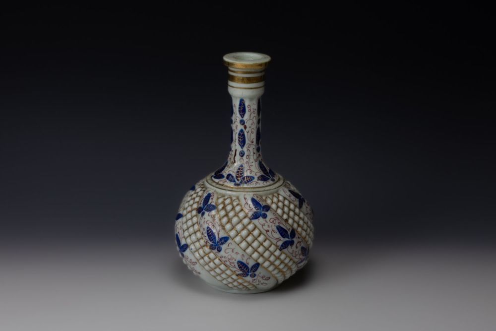Lot 277: An Islamic Qajar Vase from the 19th Century...