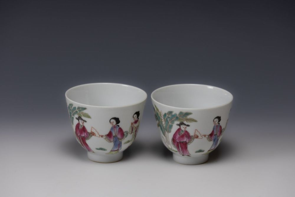 Lot 362: A Pair of Chinese White Ground Famille Rose...