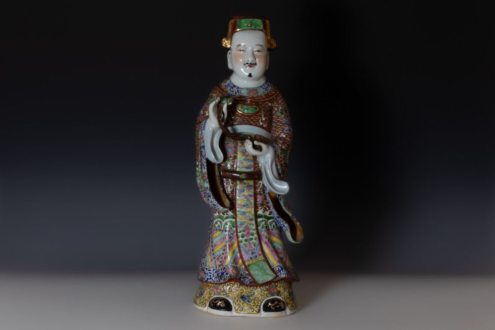 Lot 372: A Chinese Large Famille Rose Enamel Porcelain Figure...
