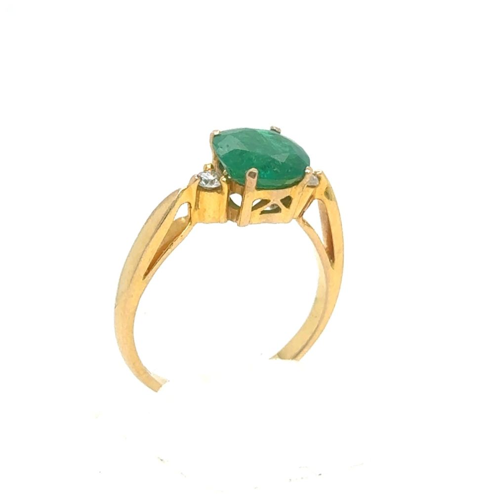 Lot 441: An Emerald and Diamond Ring in Yellow 18K...