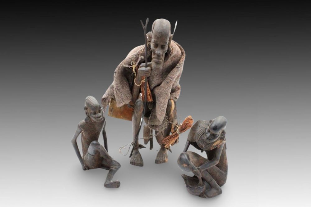 Lot 501: A Lot of African Tribal Wood Carvings of...