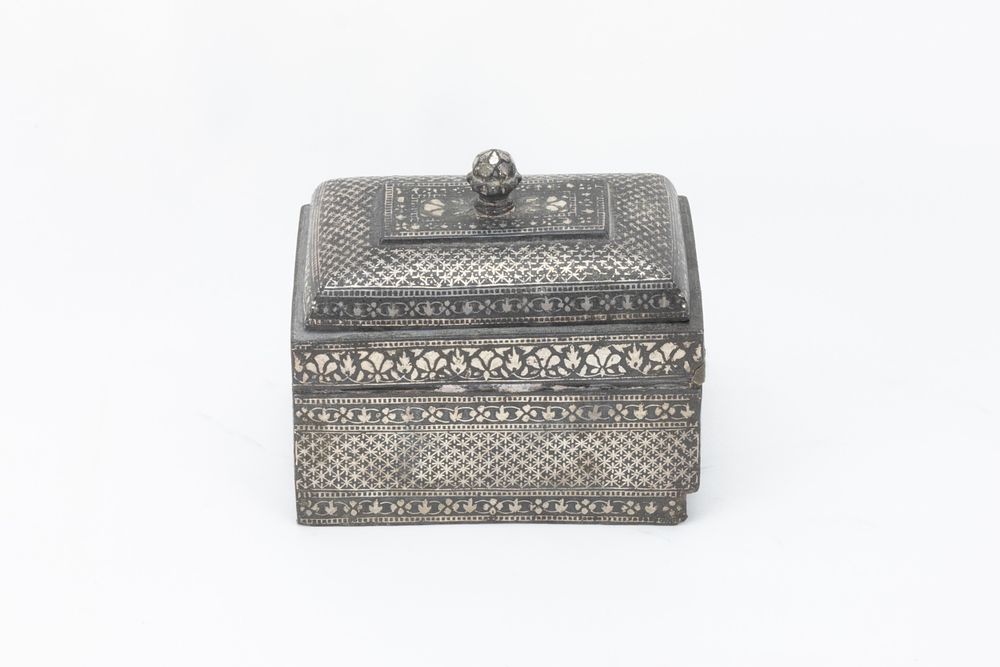 Lot 195: An Islamic Indian Bidriwear Inkwell from the 18-19th...