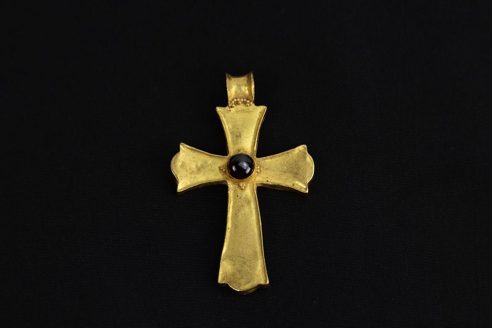 Lot 281: A Late Byzantine Gold Cross Pendant Decorated with...