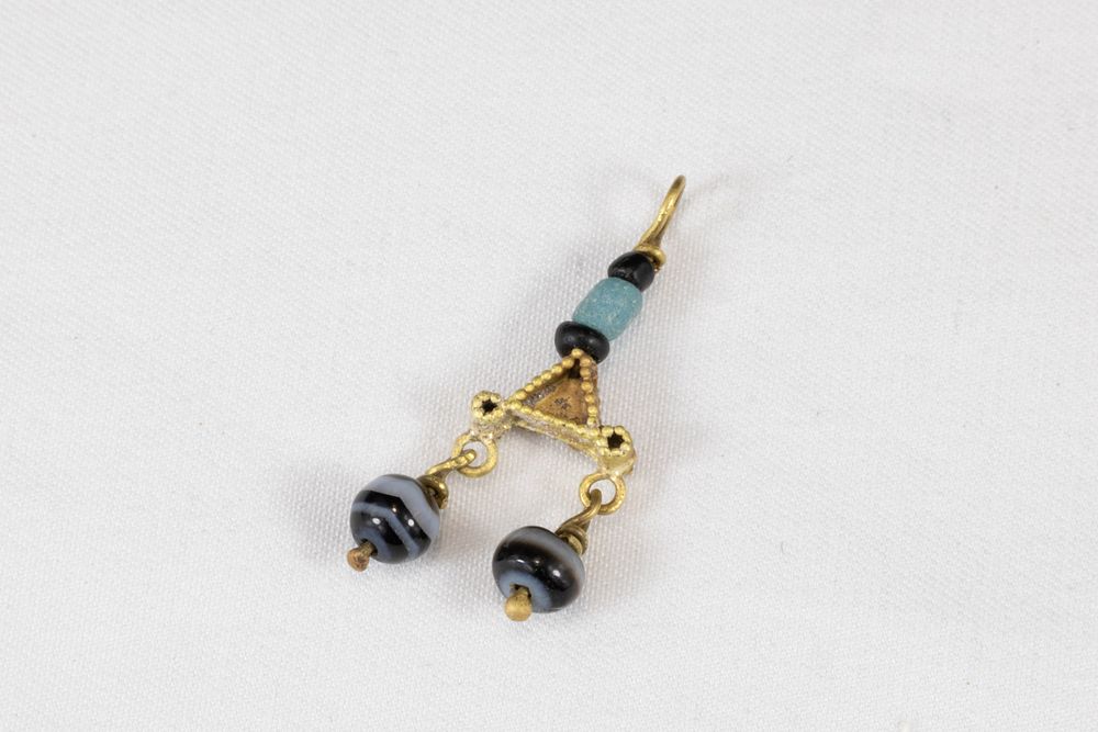 Lot 310: A Western Asiatic Gold Pendant with Blue Glass...