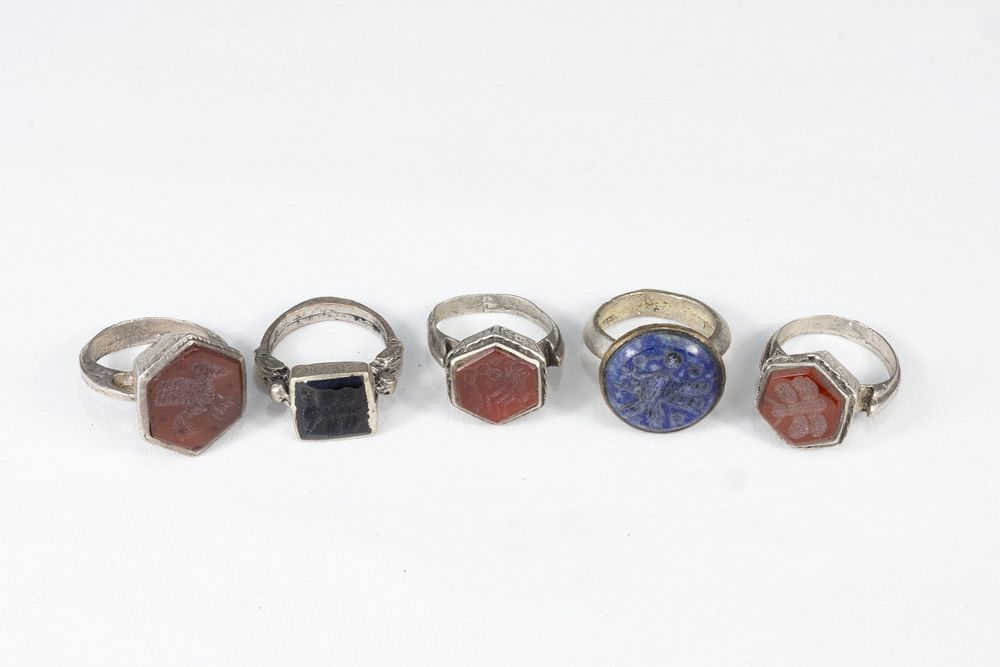 Lot 346: A Lot of 5 Intaglio White Metal Rings.