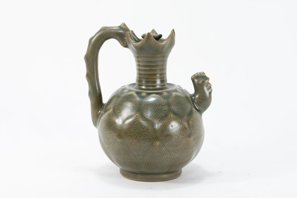 Lot 80: A Chinese Green Celadon Jug with Lid