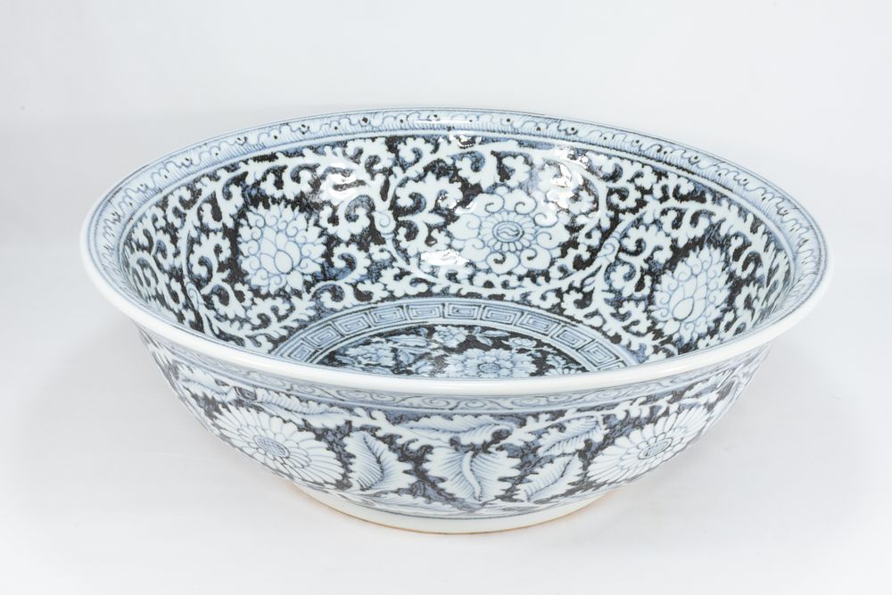 Lot 104: A Large Rare Chinese Blue & White Porcelain...