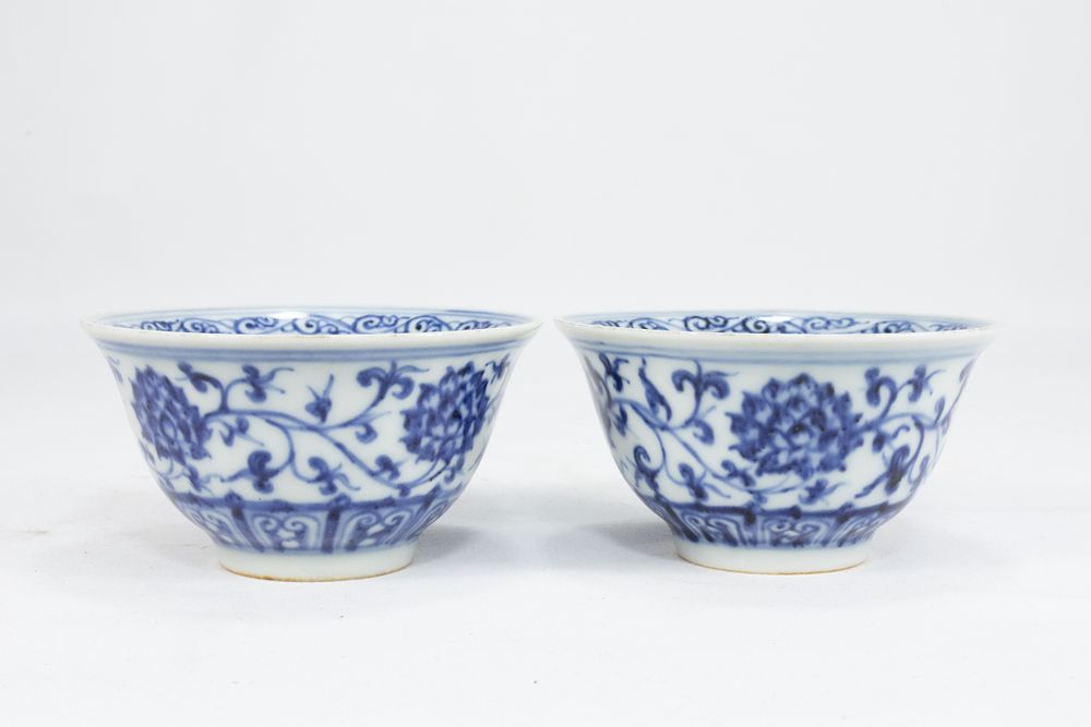 Lot 122: A Pair of Chinese Blue & White Porcelain...