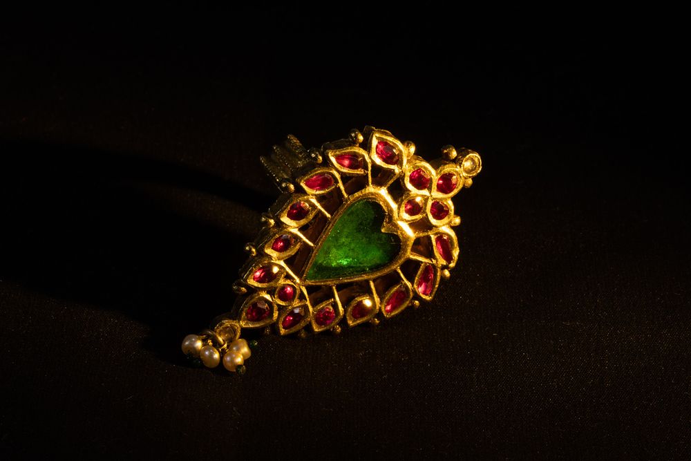 Lot 264: An Indian Mughal 22 Carat Gold Ring Decorated...