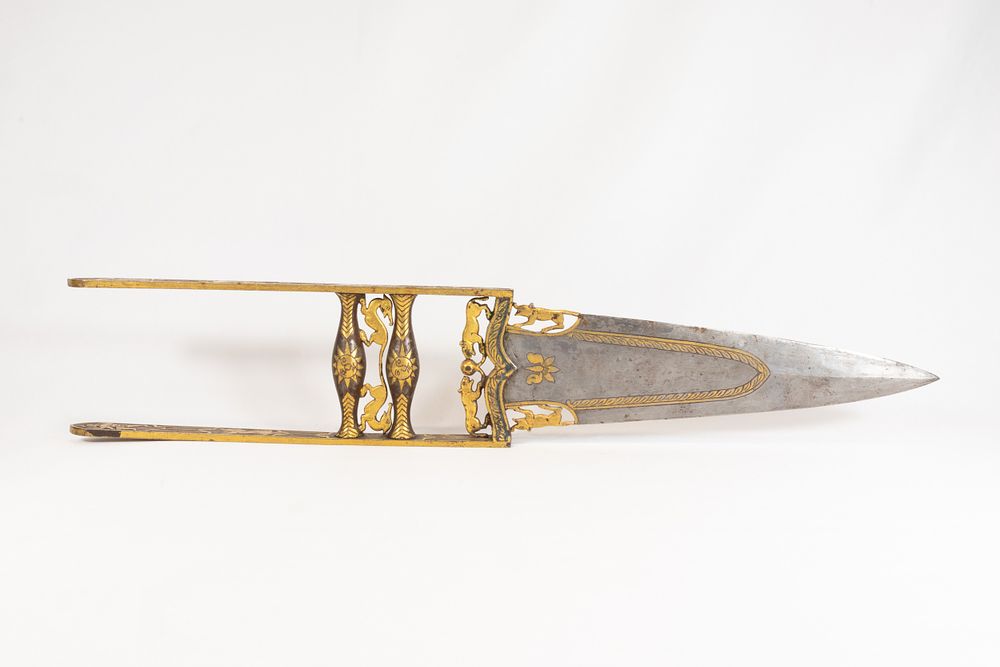 Lot 267: An Islamic Indian Mughal Style Steel Push Dagger...