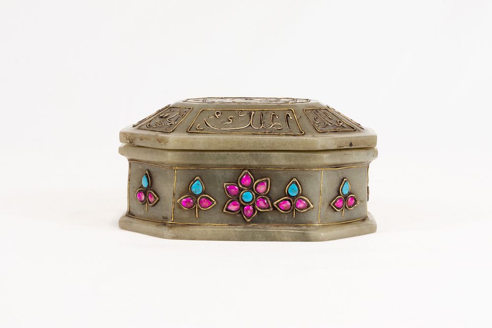 Lot 270: An Islamic Indian Mughal Style Jade Jewellery Box...